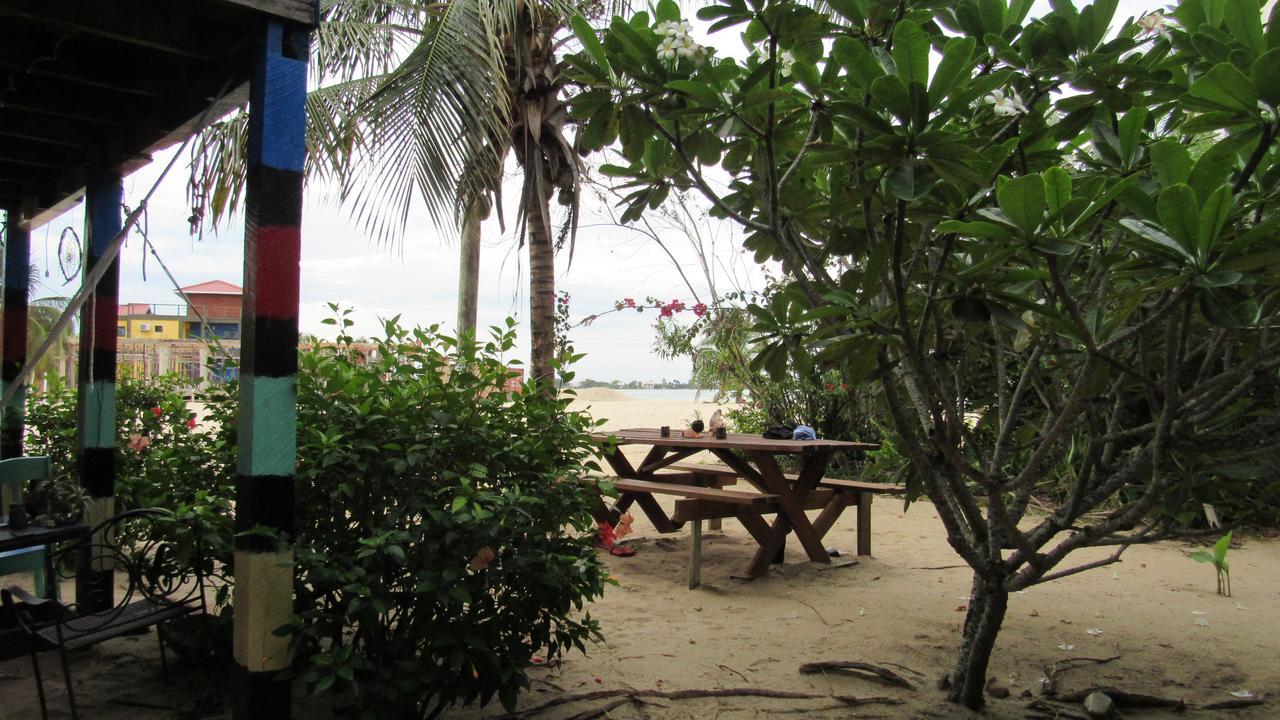 Anda Di Hows Hostel Placencia Exterior foto