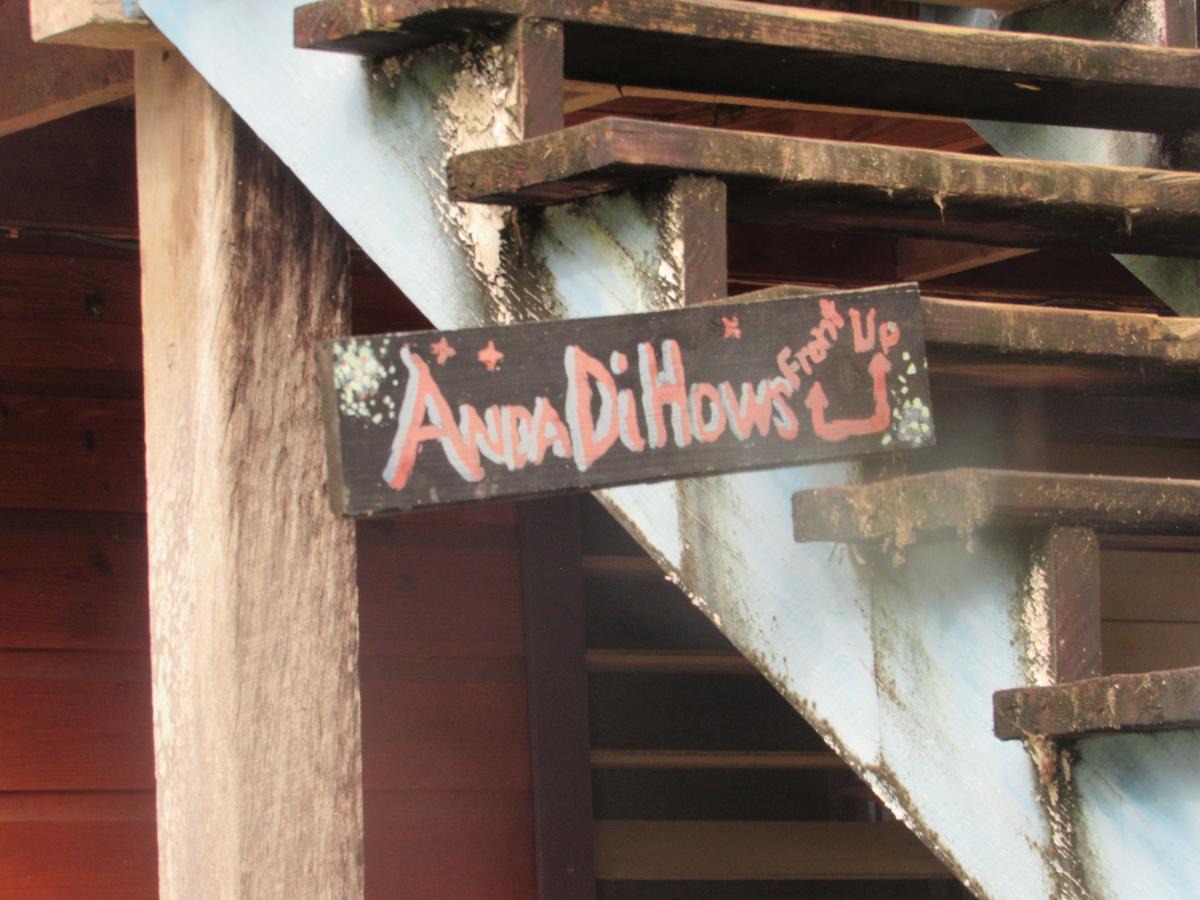 Anda Di Hows Hostel Placencia Exterior foto
